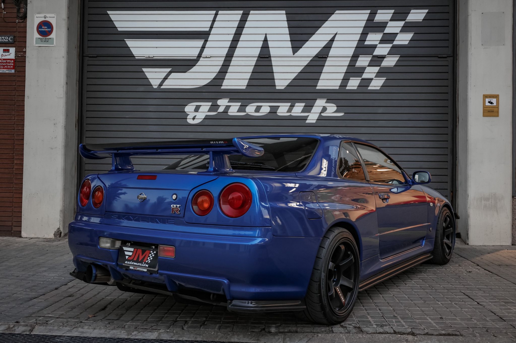 NISSAN SKYLINE GT-R R34 NISMO -CARBONO EXTERIOR VISIBLE-