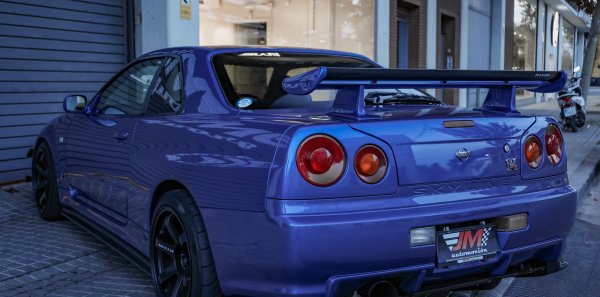 NISSAN SKYLINE GT-R R34 NISMO -CARBONO EXTERIOR VISIBLE-