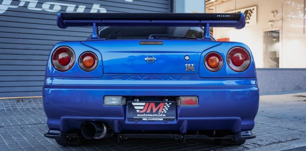 NISSAN SKYLINE GT-R R34 NISMO -CARBONO EXTERIOR VISIBLE-