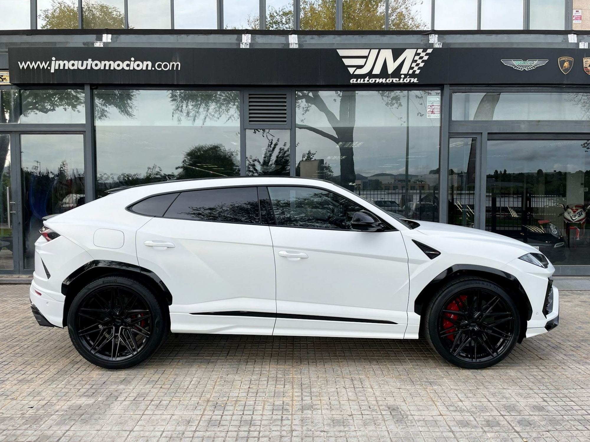 LAMBORGHINI URUS 4.0 V8 AUT. -ESCAPE DEPORTIVO NOVITEC-