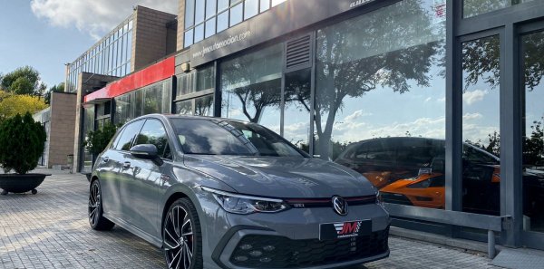 VOLKSWAGEN GOLF GTI MK8 DSG -COLOR GRIS DELFÍN-