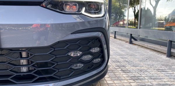 VOLKSWAGEN GOLF GTI MK8 DSG -COLOR GRIS DELFÍN-