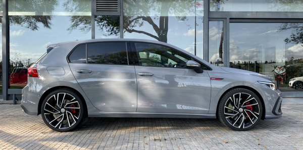 VOLKSWAGEN GOLF GTI MK8 DSG -COLOR GRIS DELFÍN-