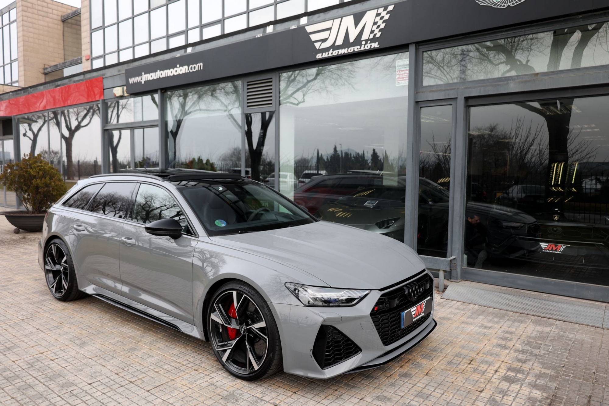 AUDI RS6 AVANT C8 NARDO GREY -ESCAPE DEPORTIVO AKRAPOVIC-