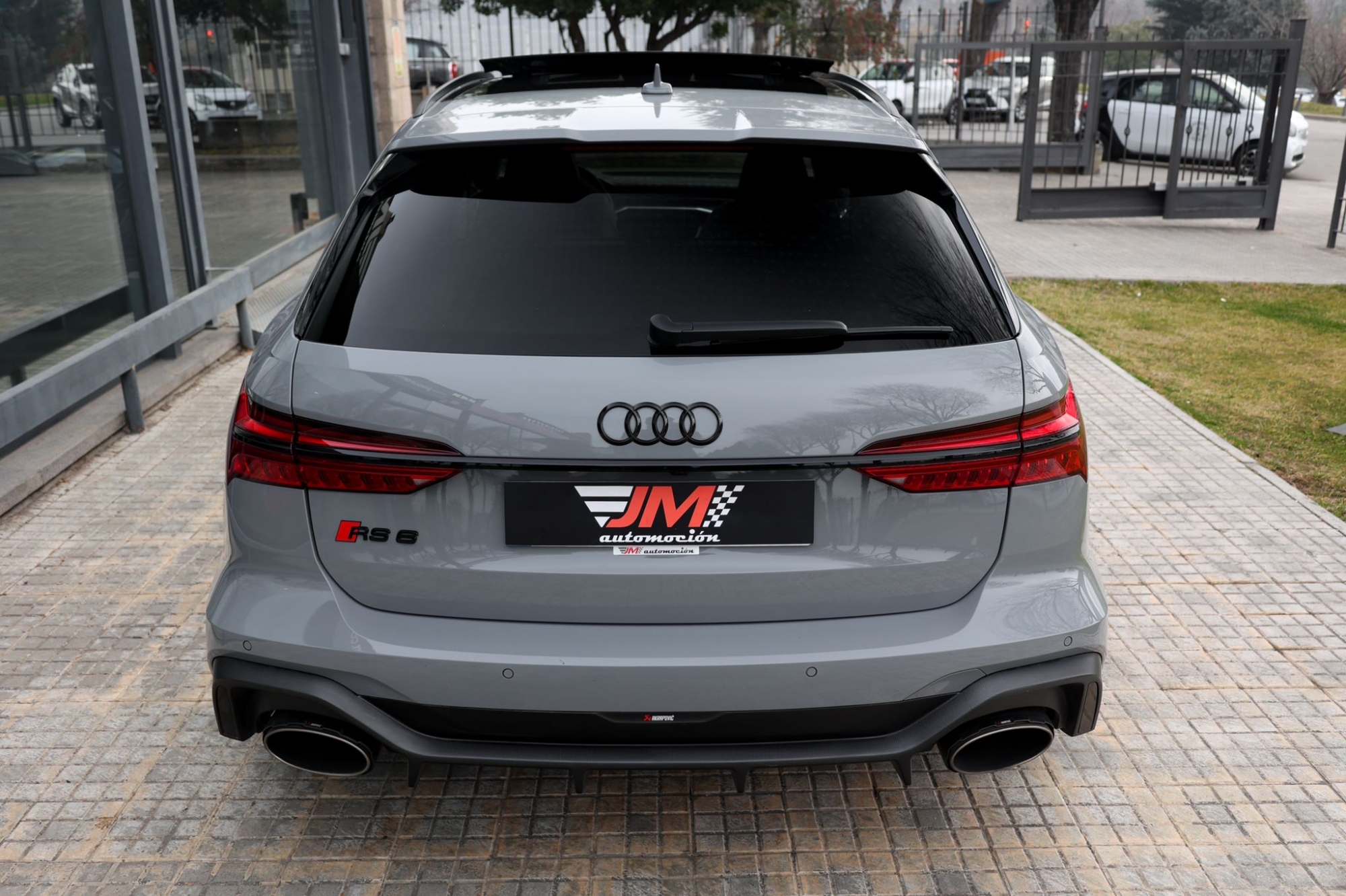 AUDI RS6 AVANT C8 NARDO GREY -ESCAPE DEPORTIVO AKRAPOVIC-