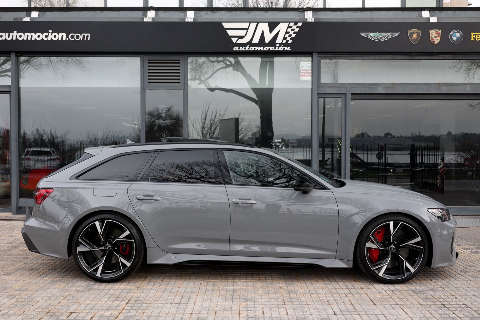 AUDI RS6 AVANT C8 NARDO GREY -ESCAPE DEPORTIVO AKRAPOVIC-