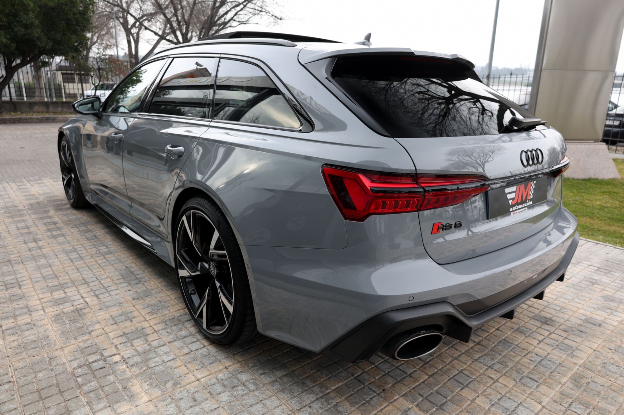 AUDI RS6 AVANT C8 NARDO GREY -ESCAPE DEPORTIVO AKRAPOVIC-