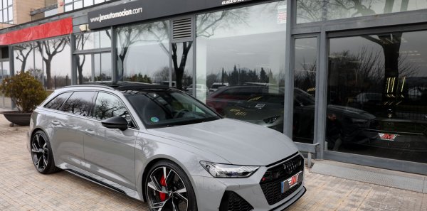 AUDI RS6 AVANT C8 NARDO GREY -ESCAPE DEPORTIVO AKRAPOVIC-