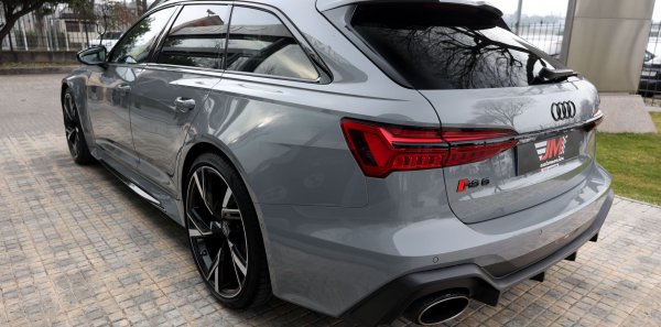 AUDI RS6 AVANT C8 NARDO GREY -ESCAPE DEPORTIVO AKRAPOVIC-