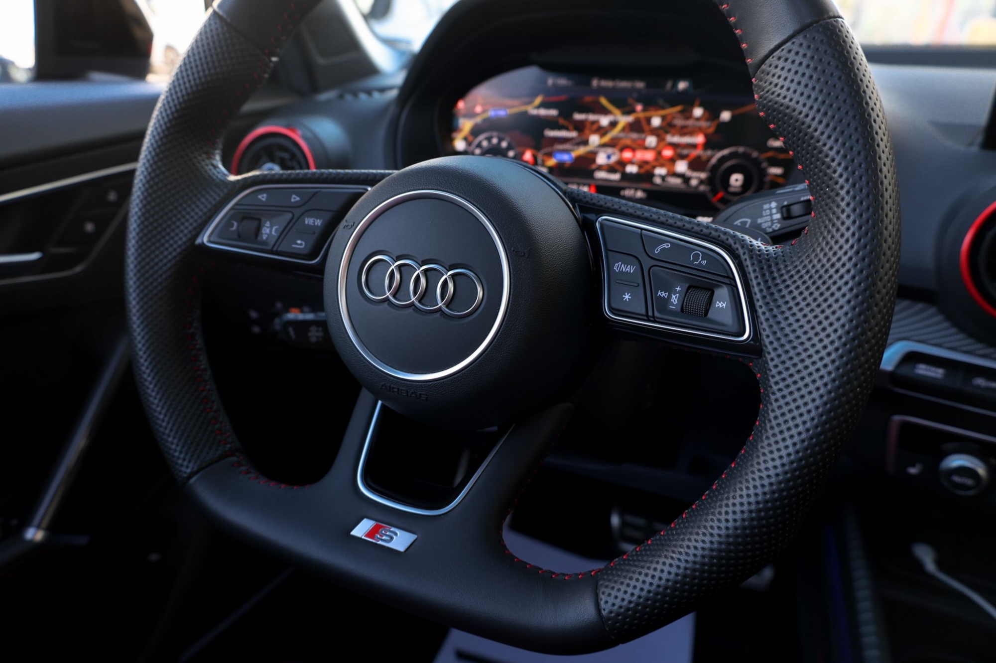 AUDI SQ2 TFSI QUATTRO -COLOR NARDO GREY-