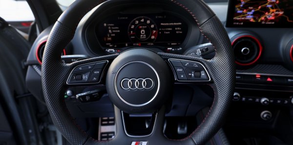 AUDI SQ2 TFSI QUATTRO -COLOR NARDO GREY-