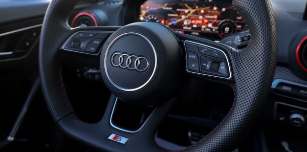 AUDI SQ2 TFSI QUATTRO -COLOR NARDO GREY-