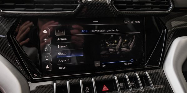 LAMBORGHINI URUS 4.0 V8 AUT. -FULL OPTIONS-