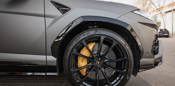 LAMBORGHINI URUS 4.0 V8 AUT. -FULL OPTIONS-