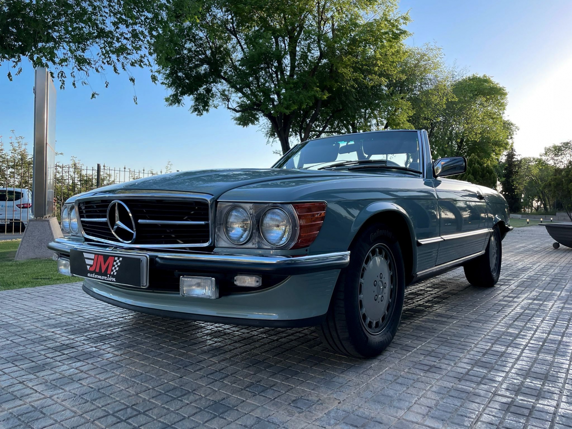 MERCEDES-BENZ 560 SL -RESTAURACIÓN COMPLETA-