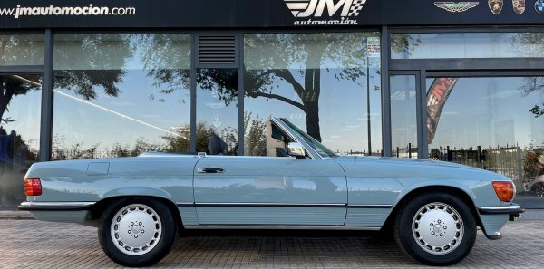 MERCEDES-BENZ 560 SL -RESTAURACIÓN COMPLETA-